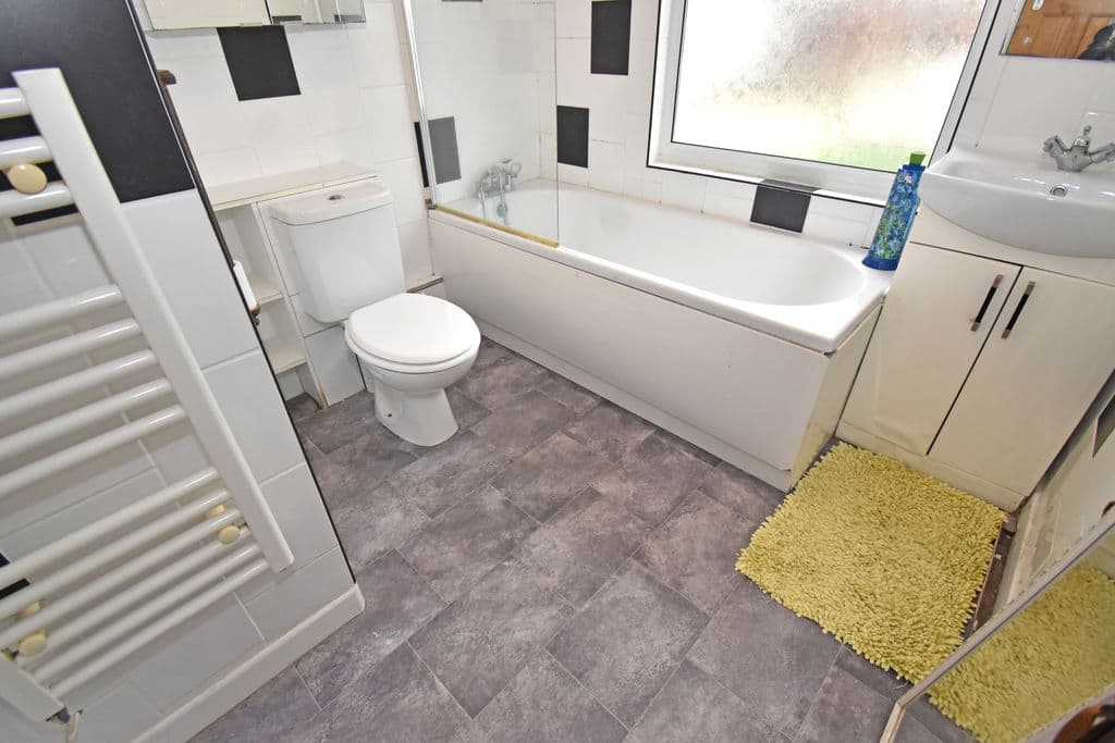 Avalon, Rue Des Francais, Castel