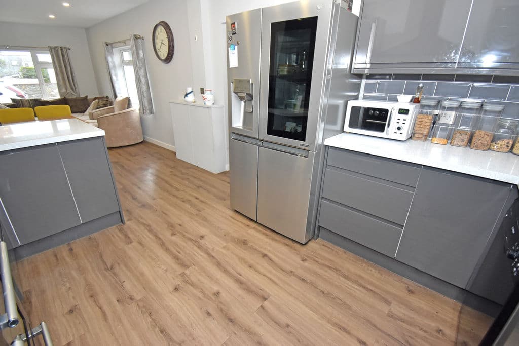 Avalon, Rue Des Francais, Castel