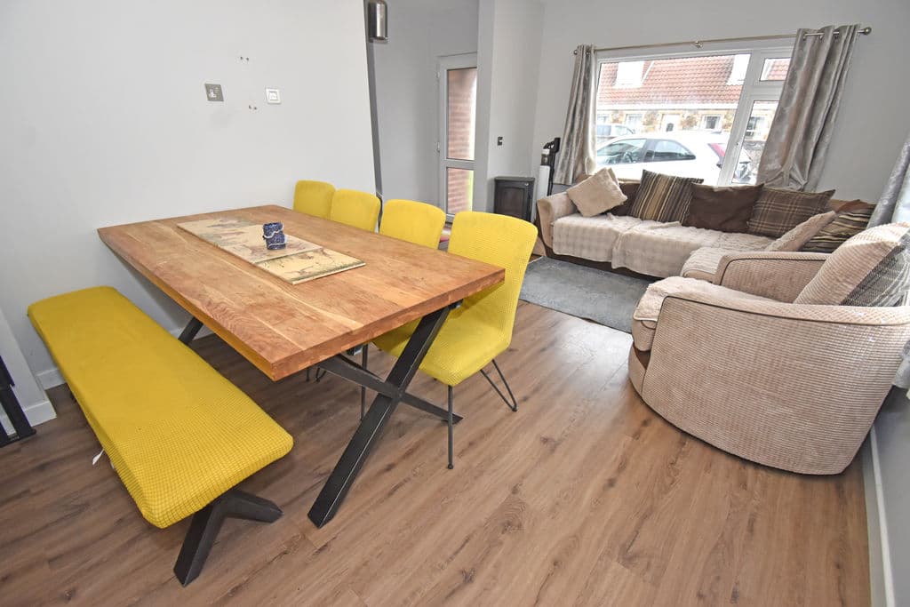 Avalon, Rue Des Francais, Castel