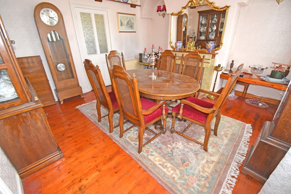 Cliff Dale, Le Bourg, Forest