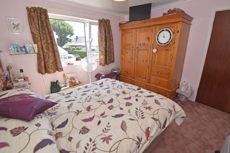 Shangri-La, Les Mares Pellees, Vale