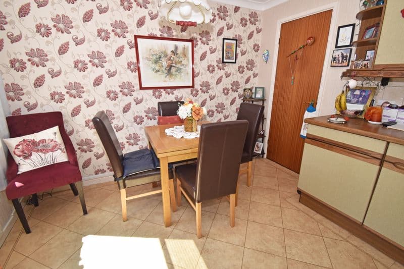 Shangri-La, Les Mares Pellees, Vale