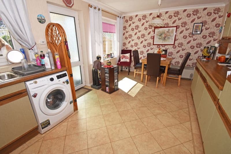 Shangri-La, Les Mares Pellees, Vale