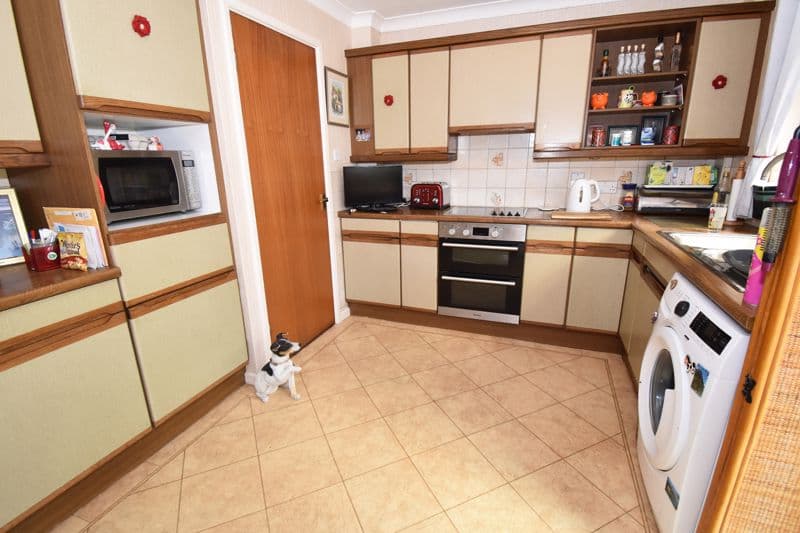 Shangri-La, Les Mares Pellees, Vale