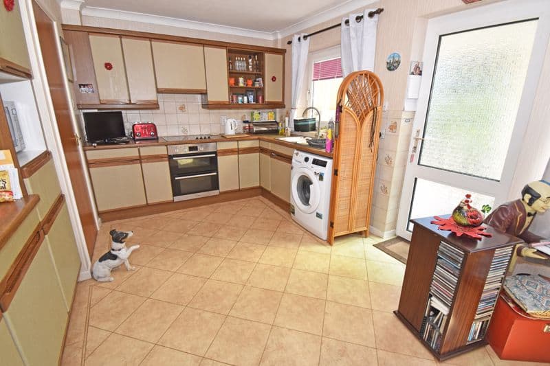 Shangri-La, Les Mares Pellees, Vale