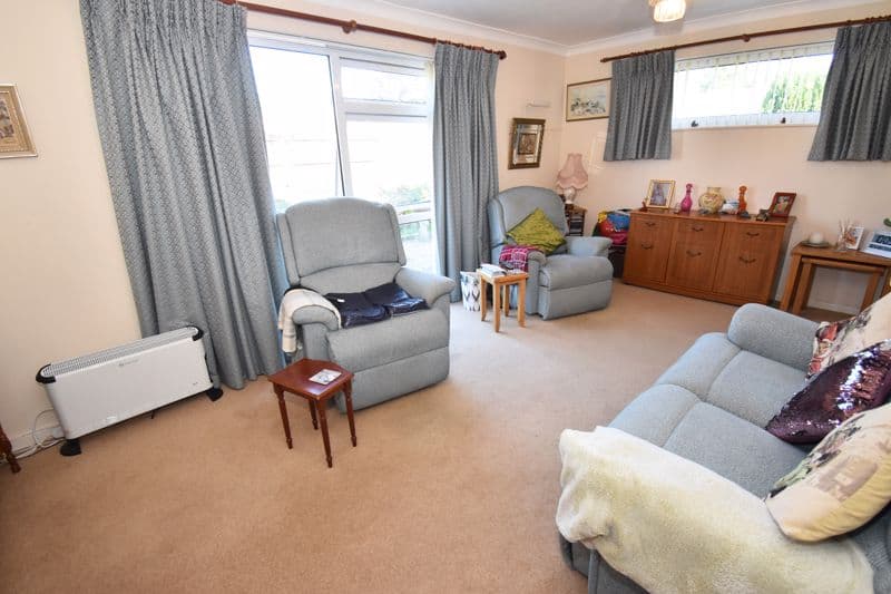 Shangri-La, Les Mares Pellees, Vale