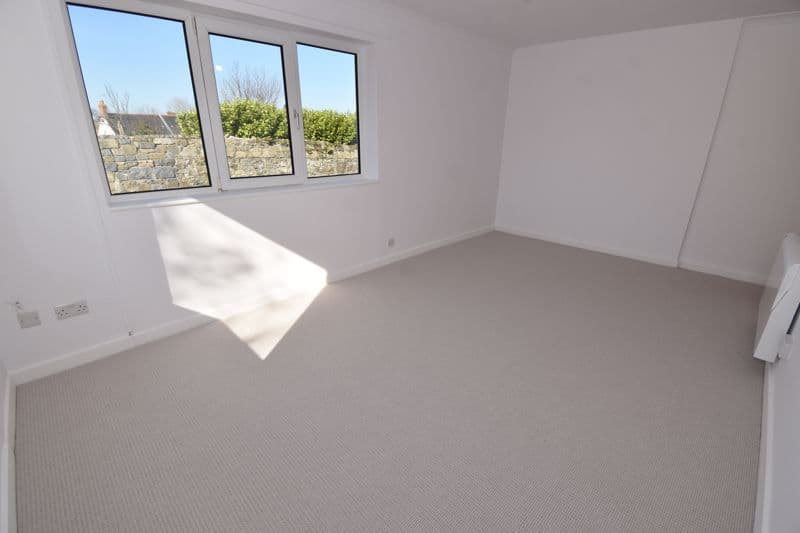 Flat 5, Mont Clare, Sohier Road, Vale