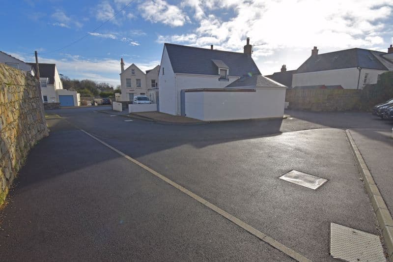 Flat 5, Mont Clare, Sohier Road, Vale