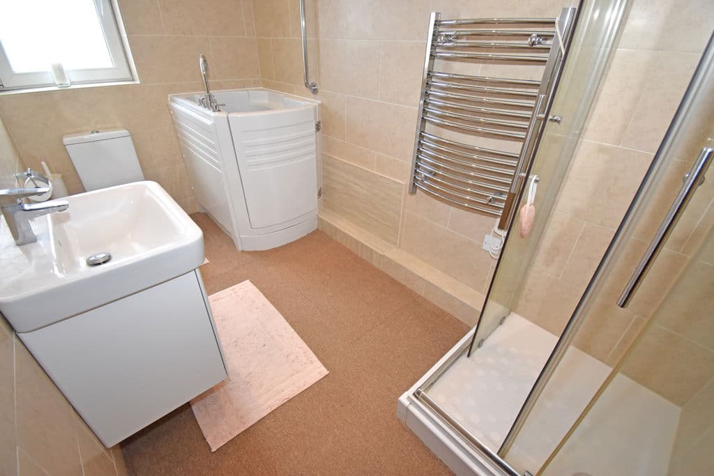 6, L'Ancresse Lodge Apartments, Rue du Marais, Vale
