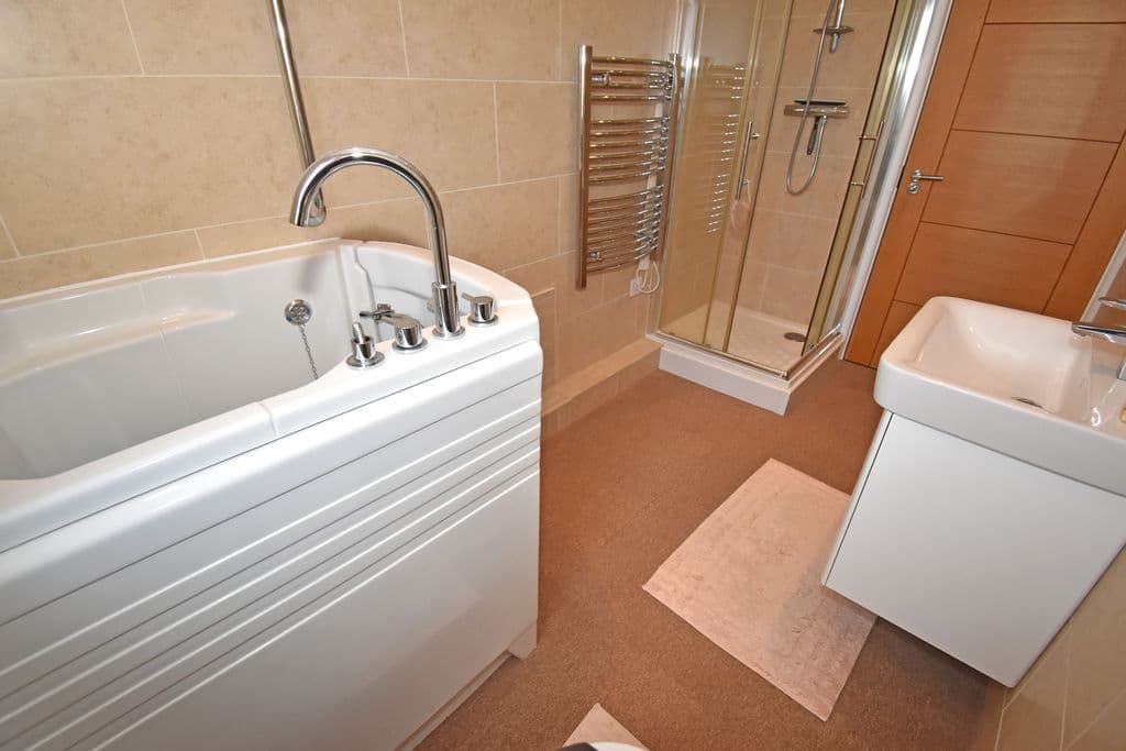 6, L'Ancresse Lodge Apartments, Rue du Marais, Vale