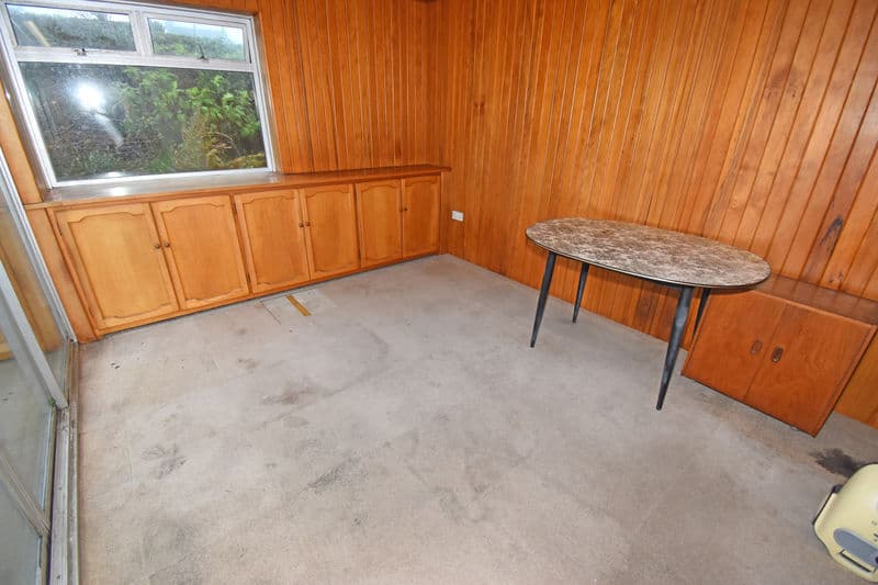 Glenmore, La Neuve Rue, Castel