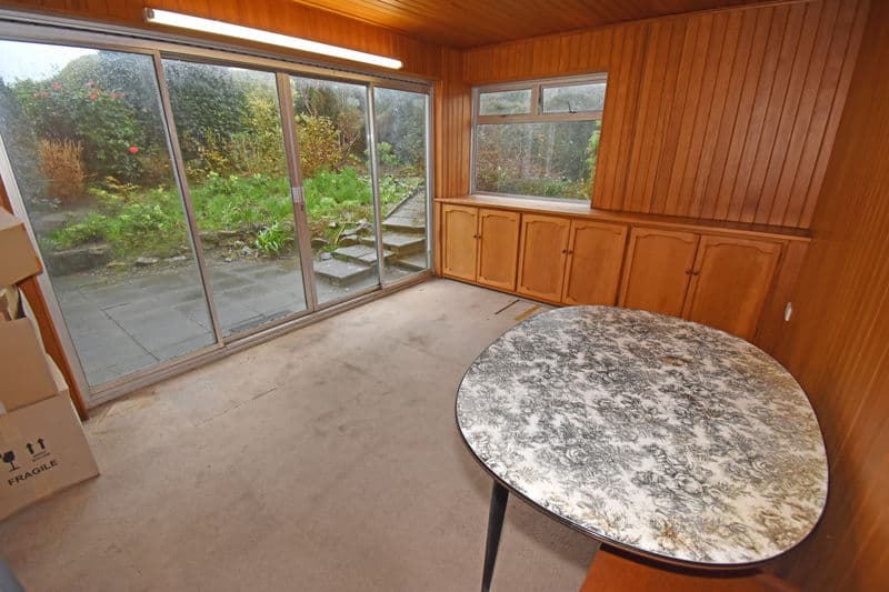 Glenmore, La Neuve Rue, Castel