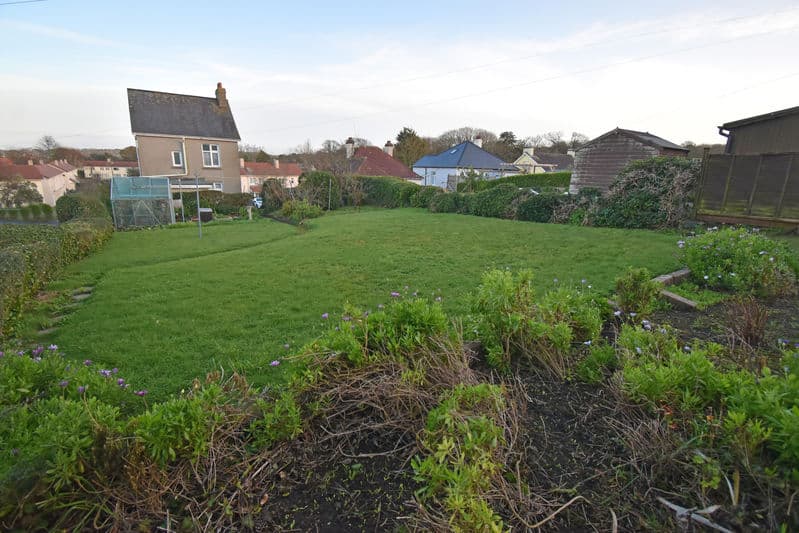 Glenmore, La Neuve Rue, Castel