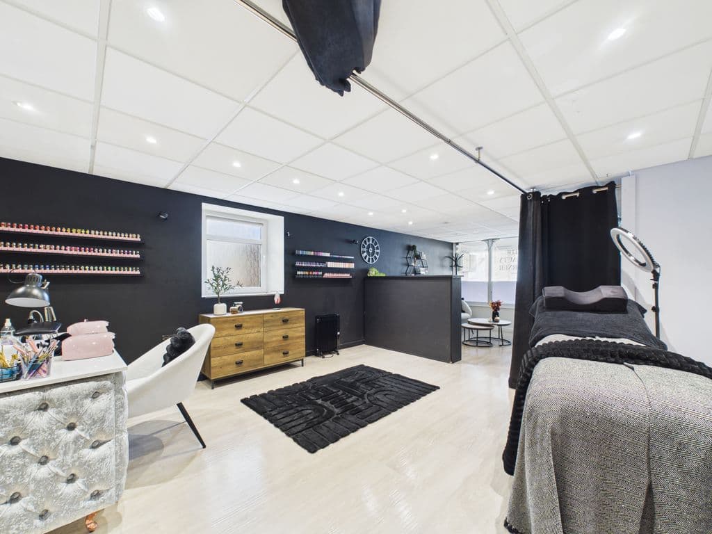 The Flat & Retail Unit, Suvide House, Nocq Road, St Sampson