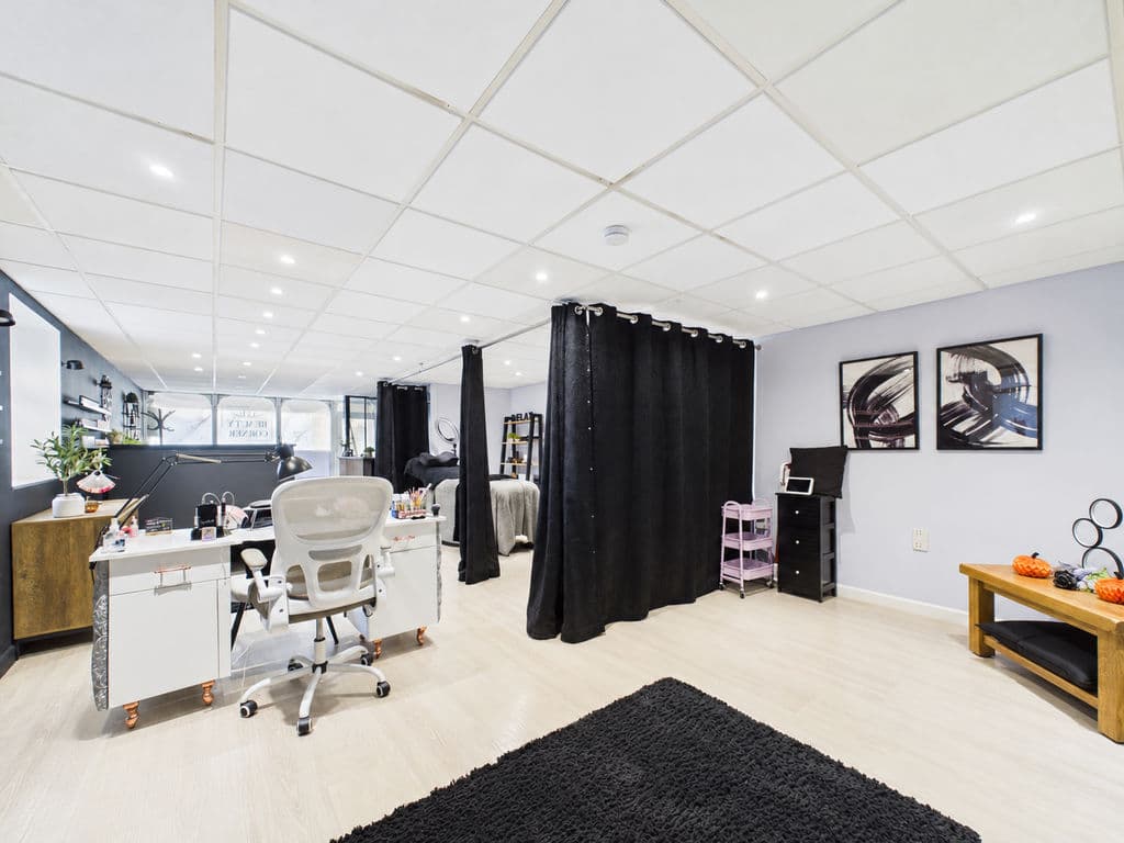 The Flat & Retail Unit, Suvide House, Nocq Road, St Sampson