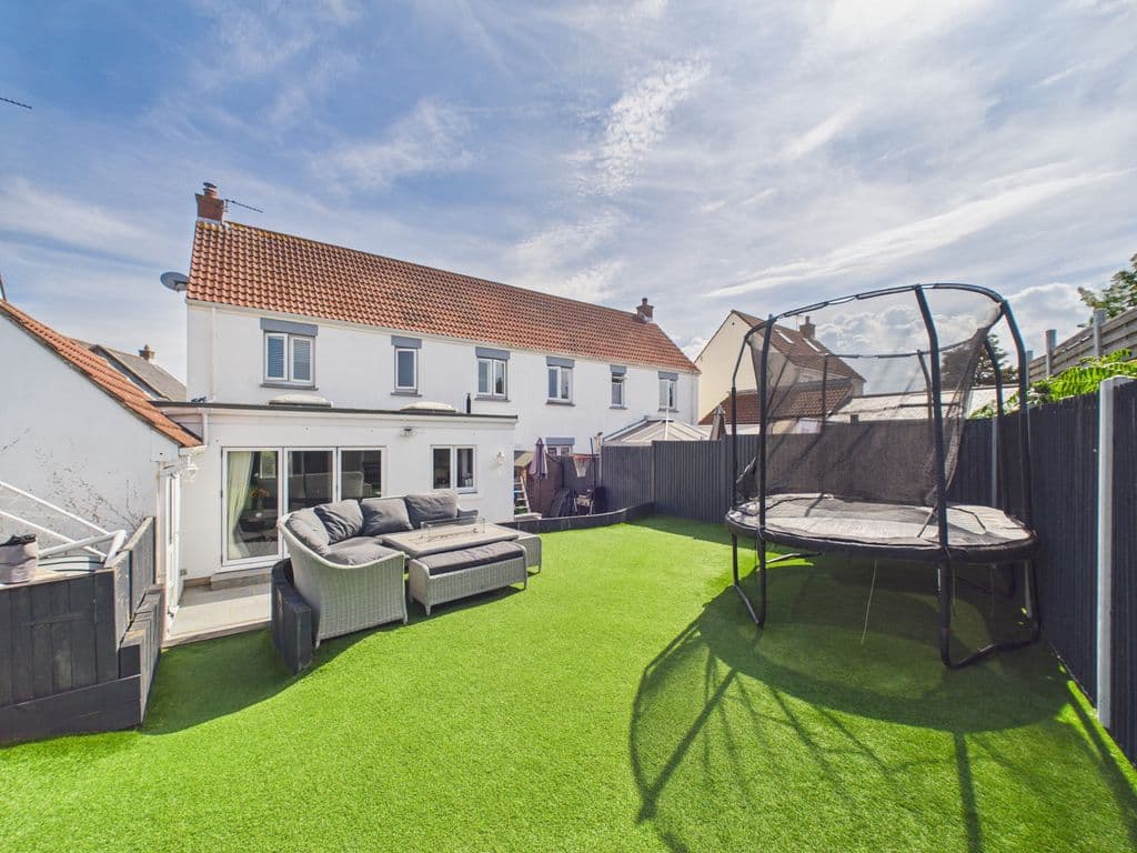 Les Rosiers, 5 Courtil Des Charmes, Les Grands Marais, Guernsey