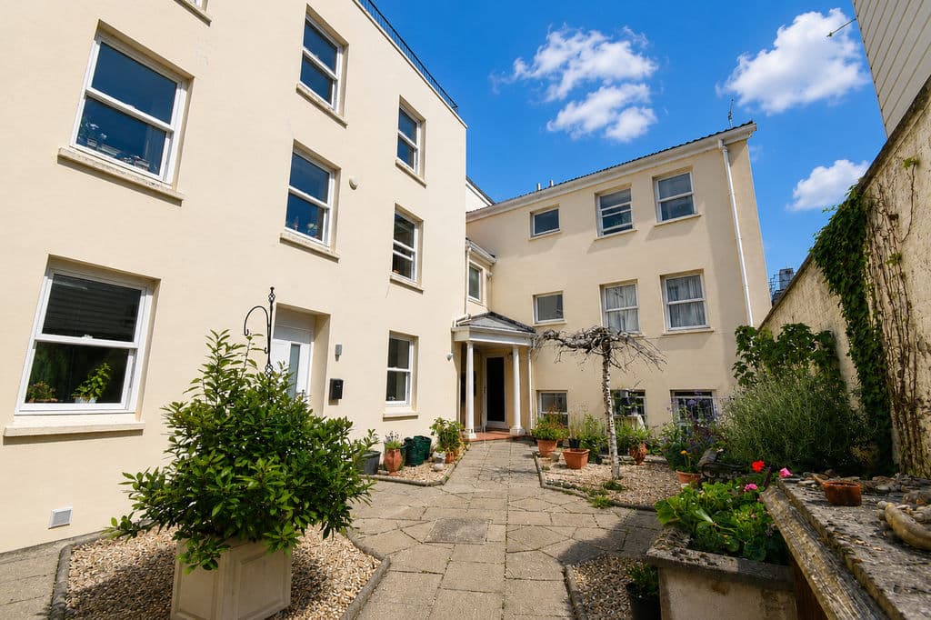 Flat 6, Laverstock Court, Constitution Steps, St Peter Port