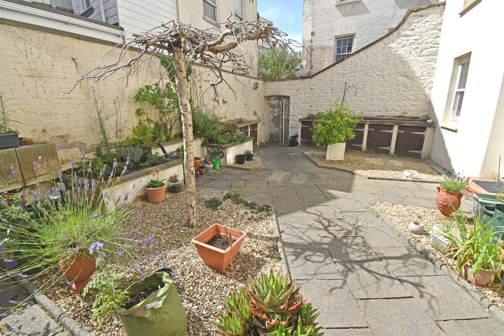 Flat 6, Laverstock Court, Constitution Steps, St Peter Port