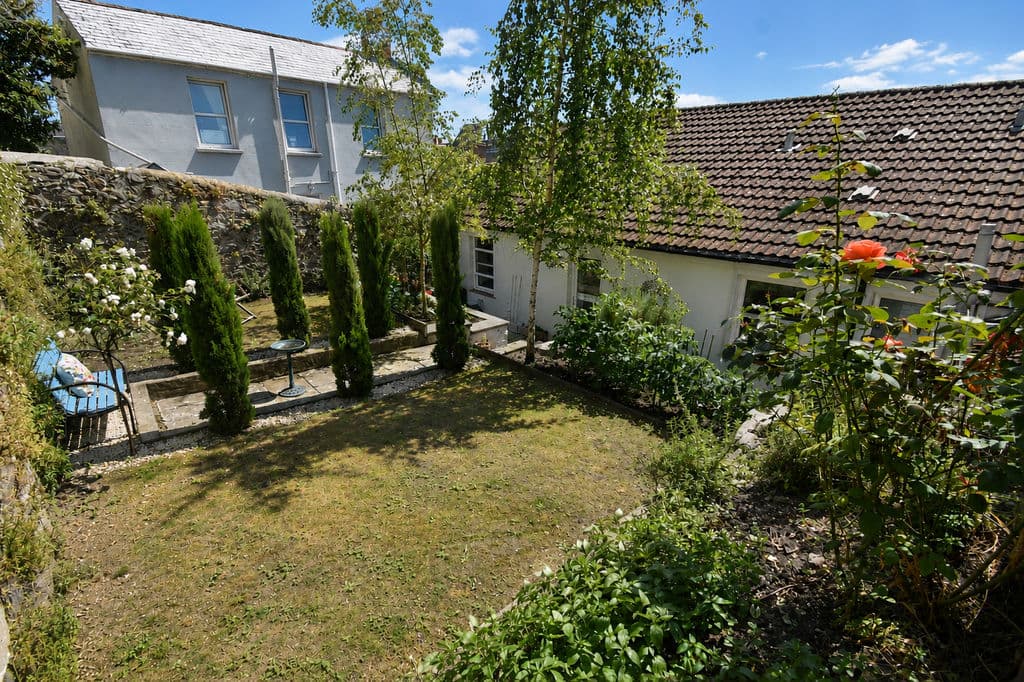 Flat 6, Laverstock Court, Constitution Steps, St Peter Port
