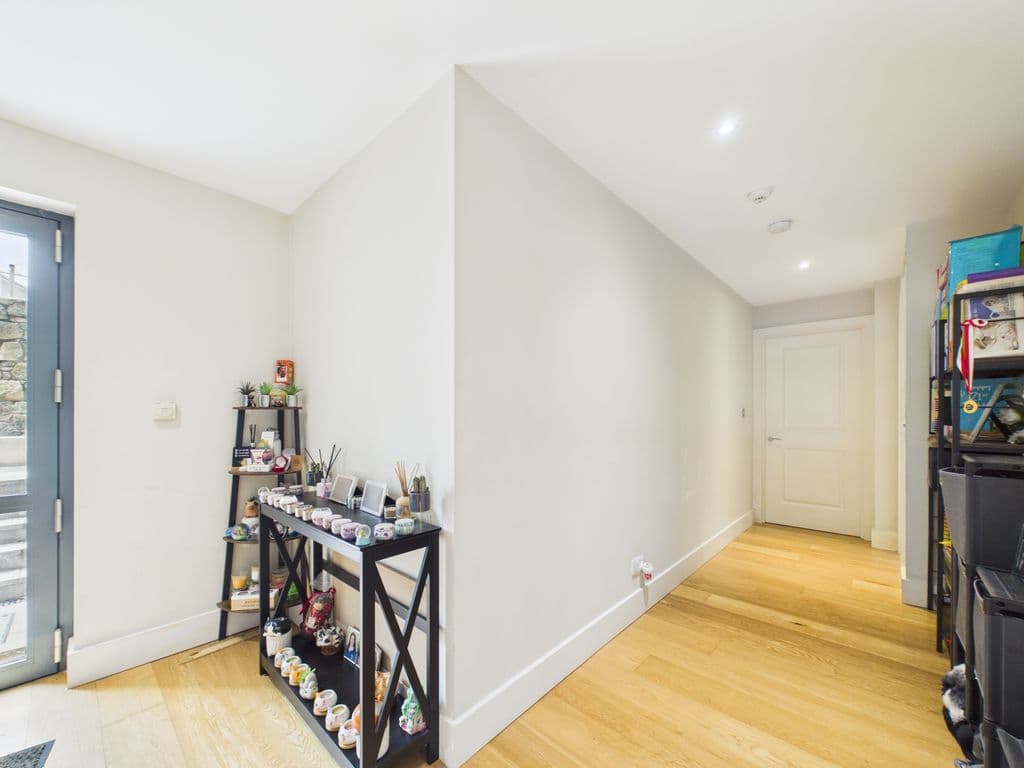 Apartment 13, Vue De Vermerette, Vega Apartments, Elizabeth Avenue, St Peter Port